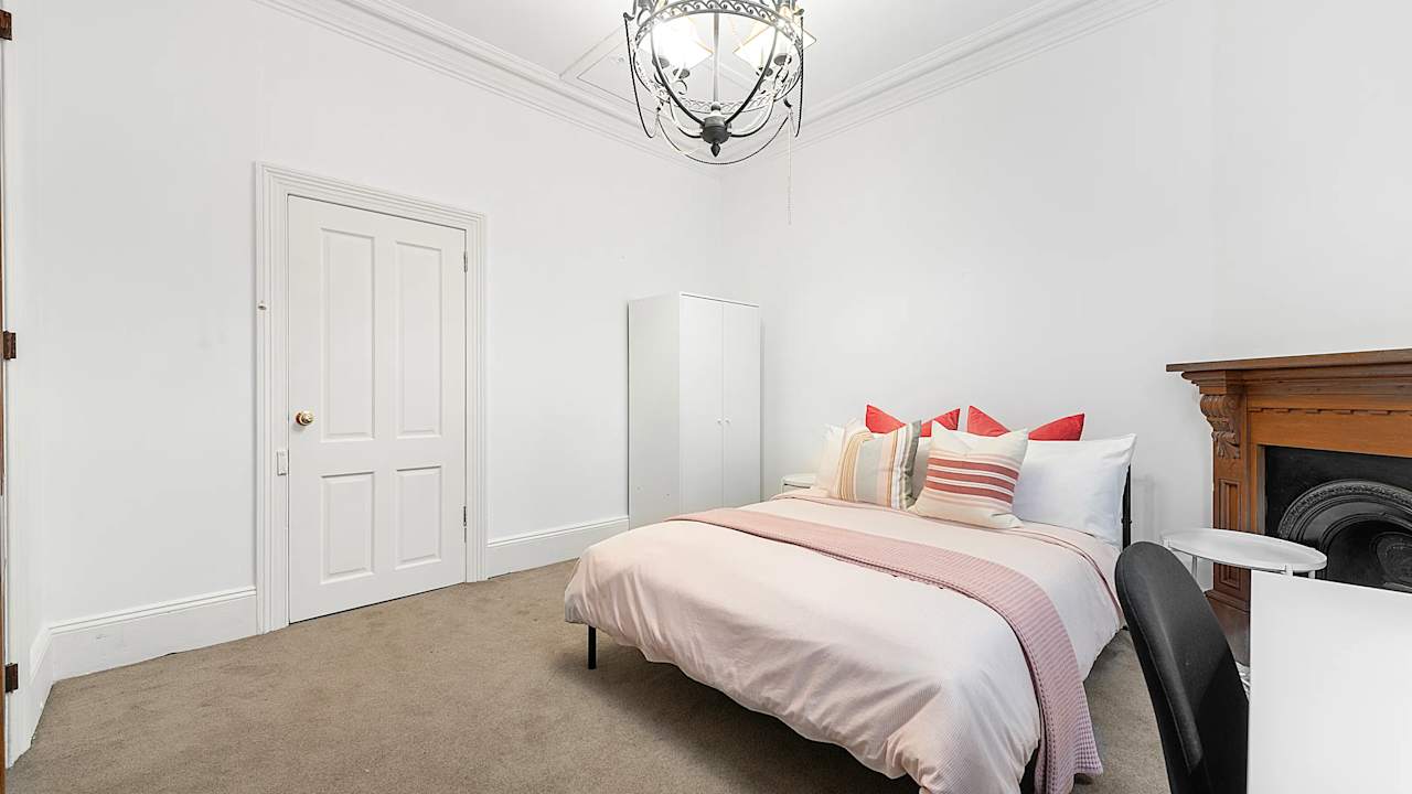 Room in a share house