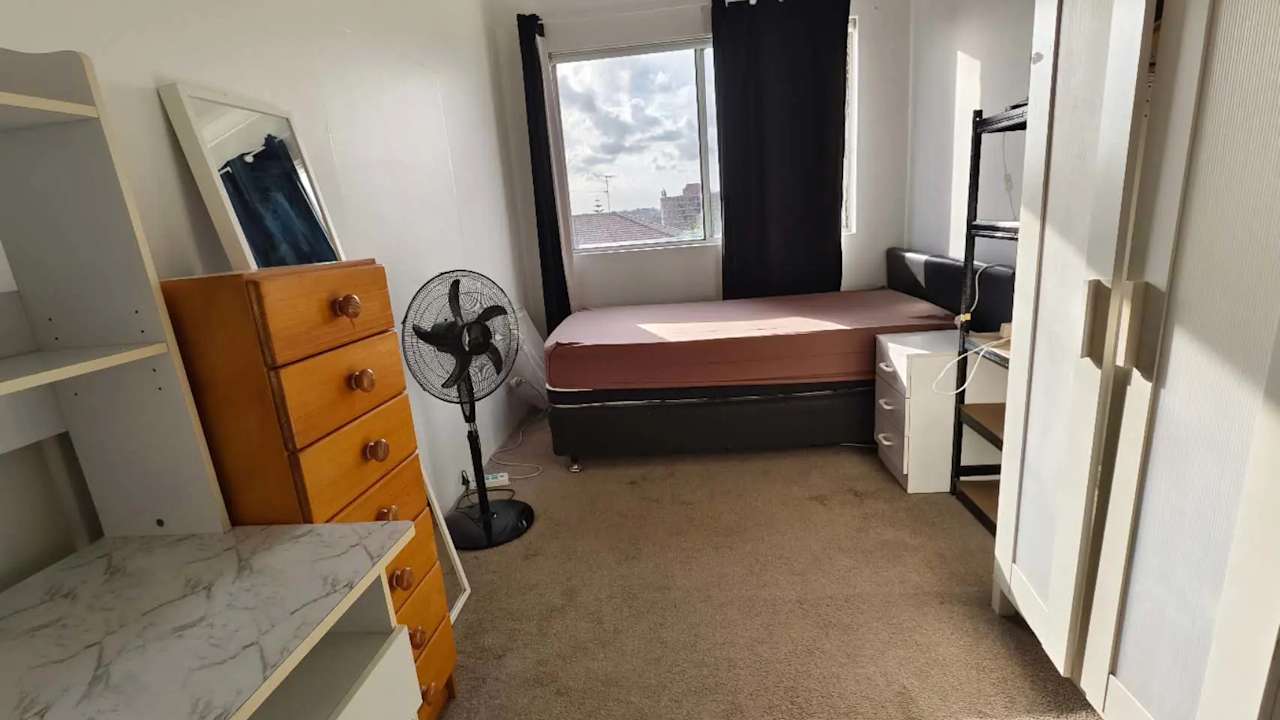 Furnished room in a flatshare