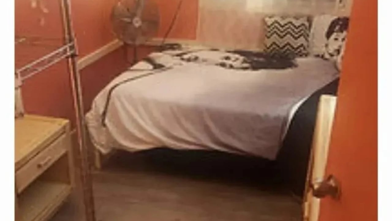 Furnished room in a share house