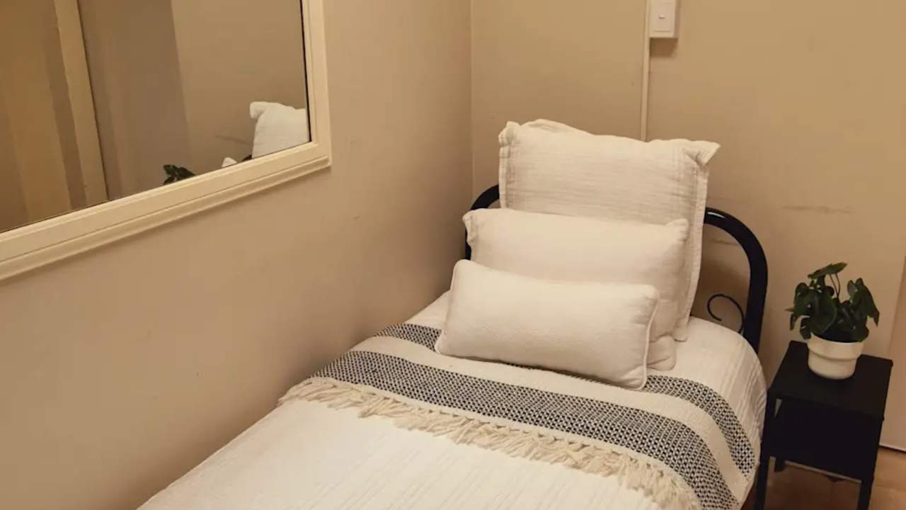 Furnished room in a share house