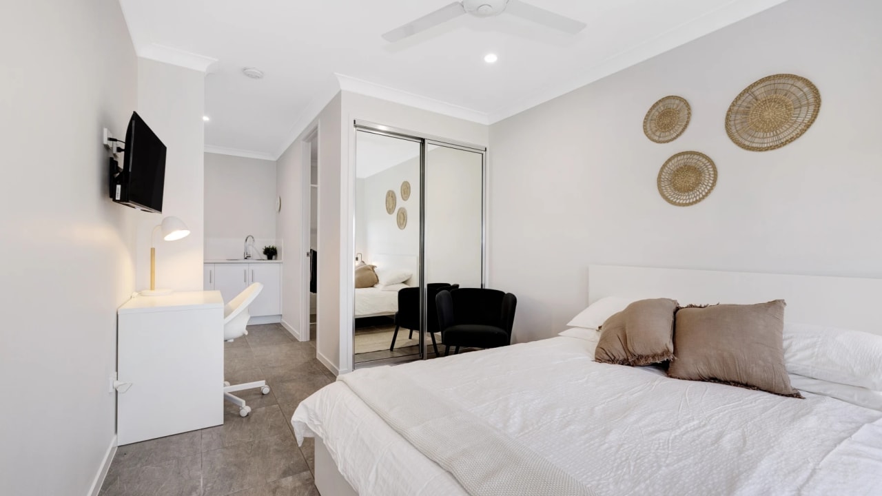 Furnished room with own bathroom