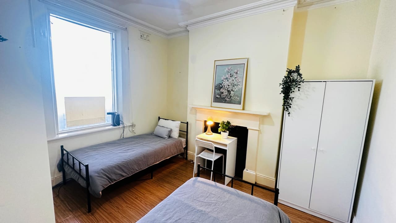 Furnished room in a flatshare