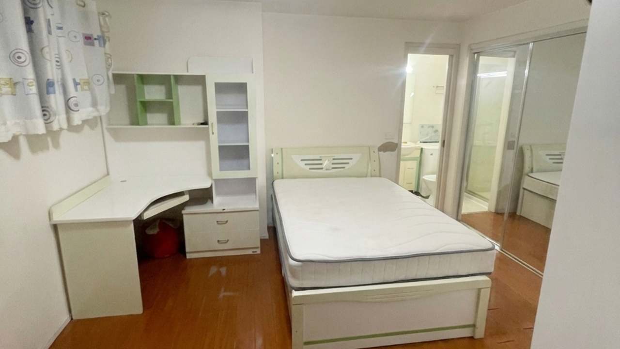 Room studio flat for rent
