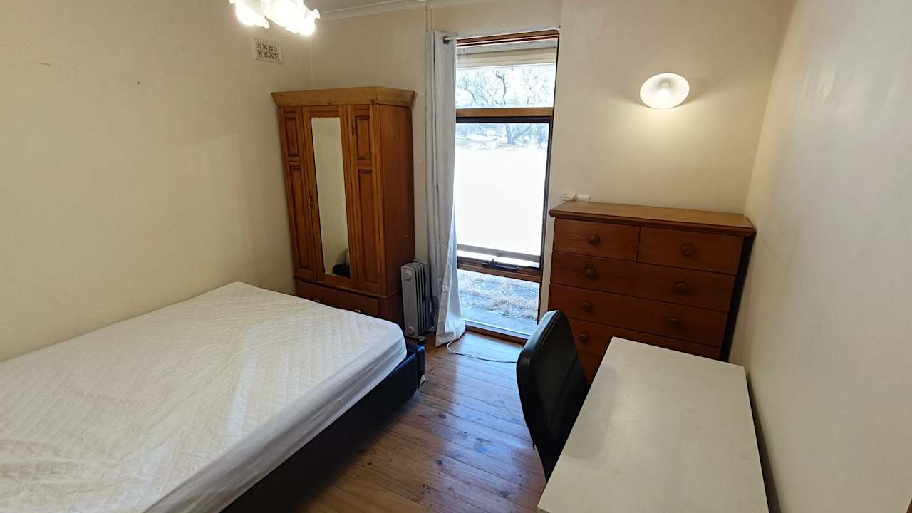 Room in a share house