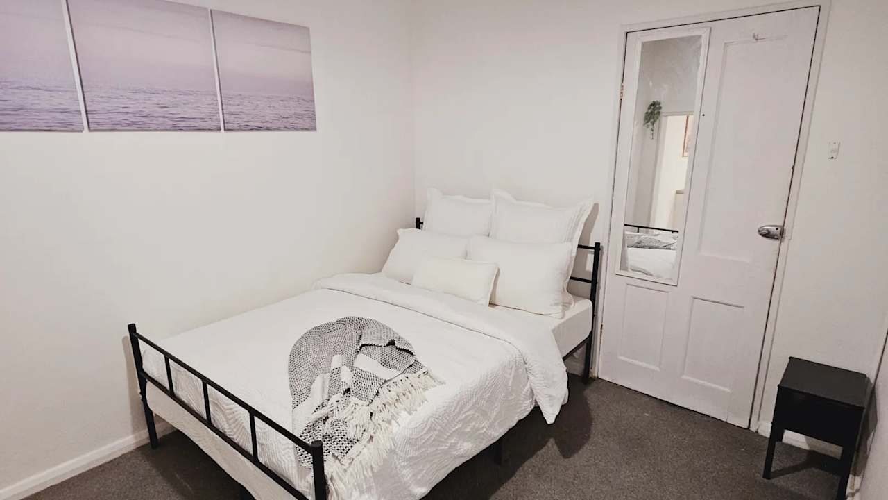 Furnished room with ensuite in a flatshare