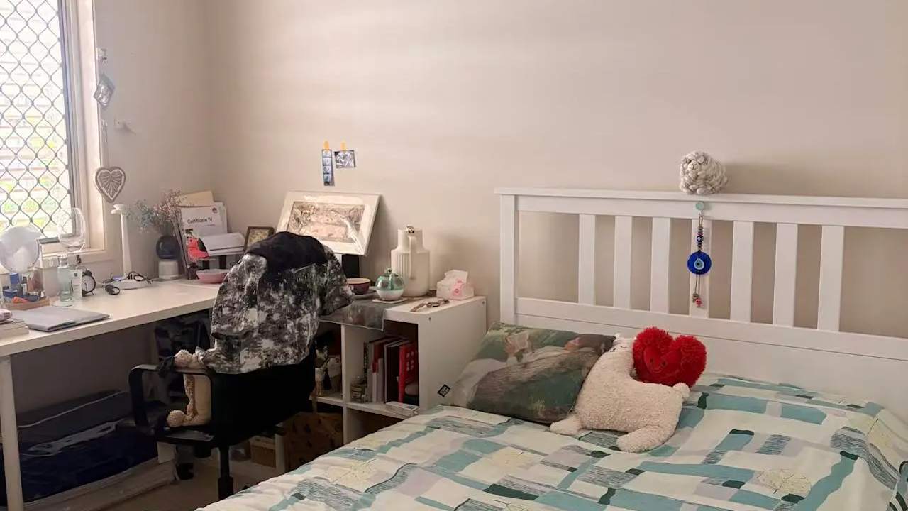 Furnished room in a share house