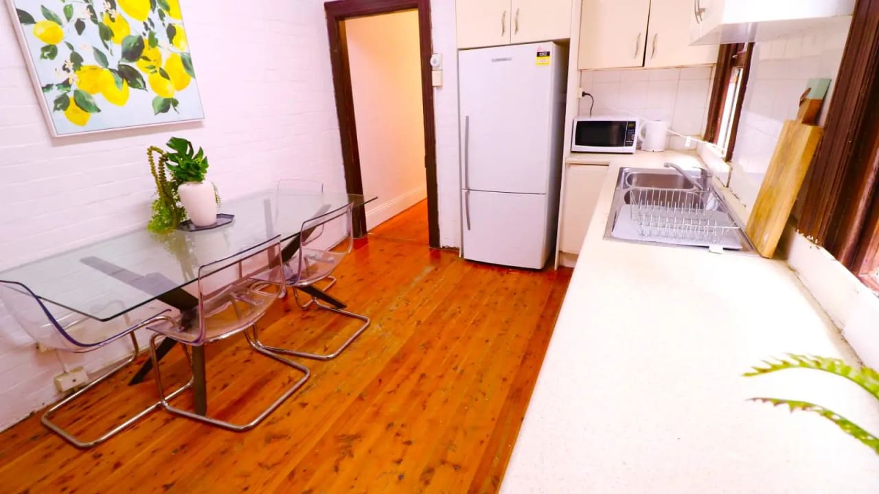 Room in a share house