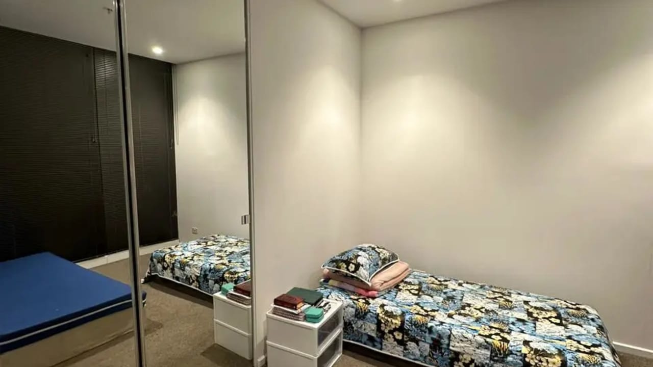 Furnished room in a flatshare