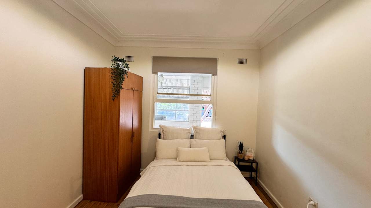 Furnished room in a flatshare