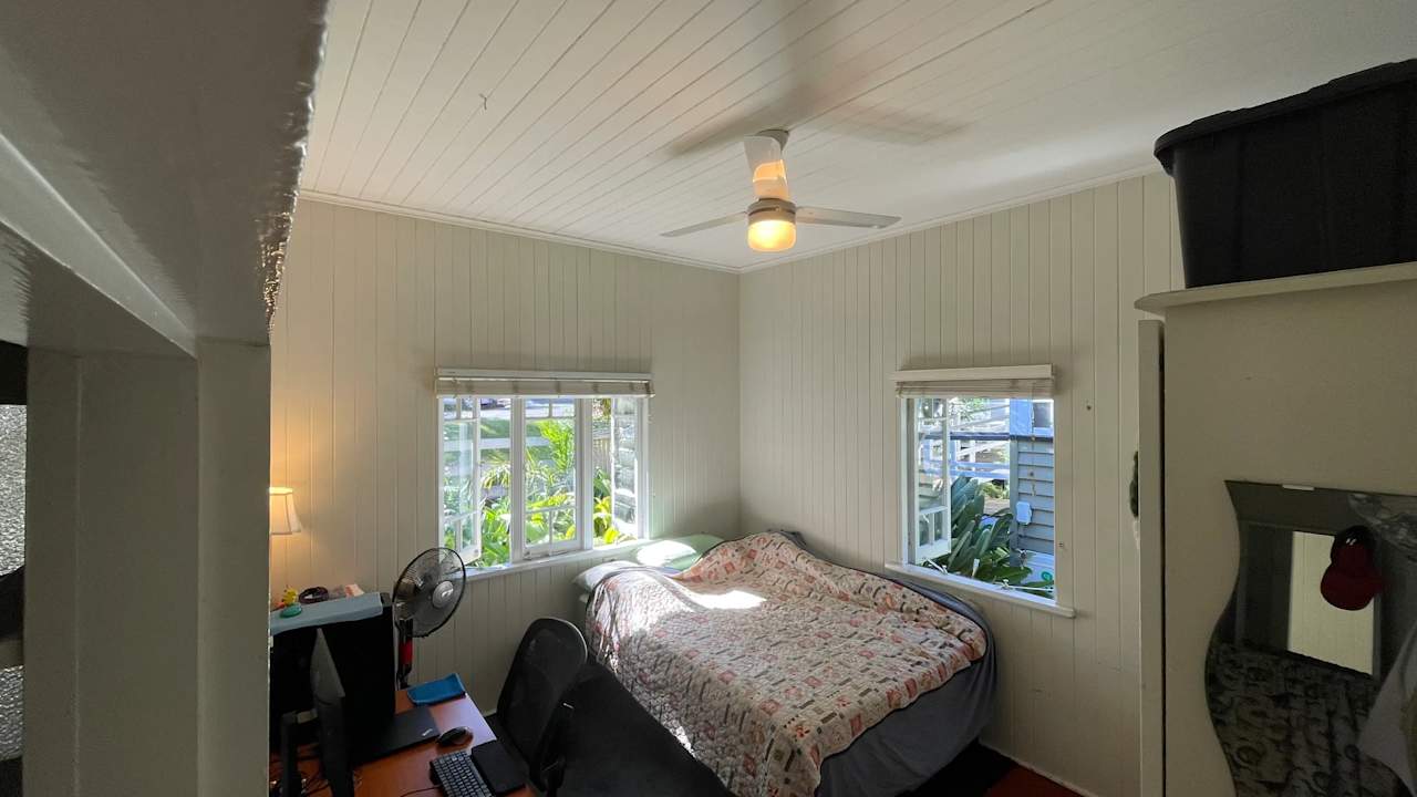 Room in a share house