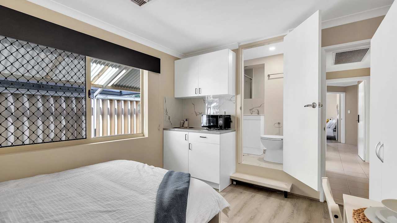 Furnished room with own bathroom