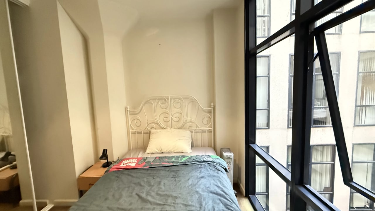Furnished room in a flatshare