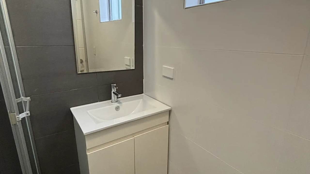 Furnished room with ensuite in a flatshare