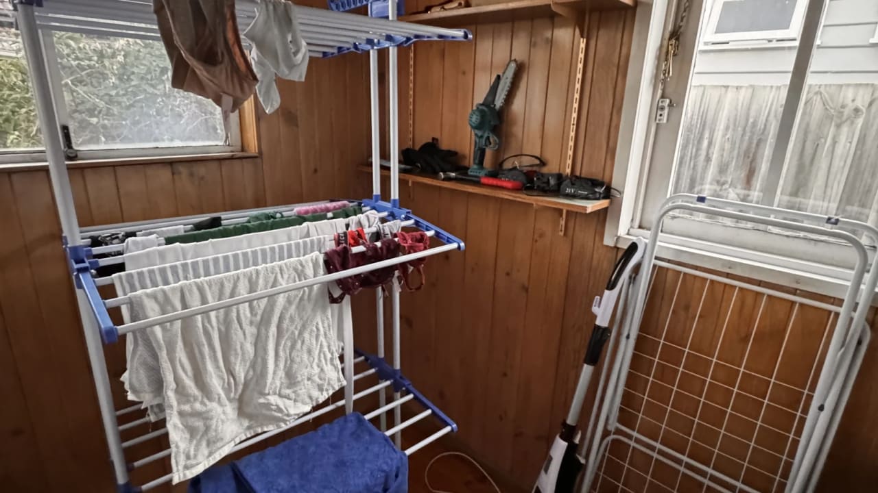 Room in a share house