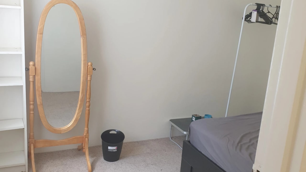 Furnished room in a flatshare