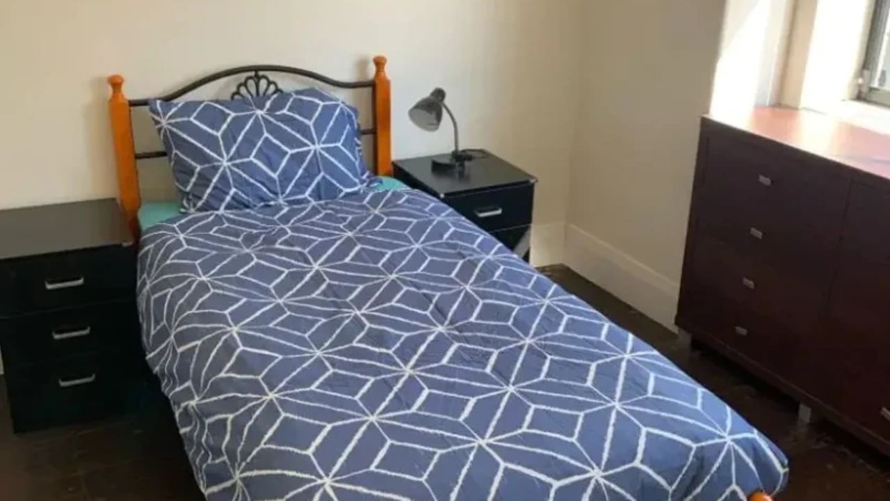 Furnished room in a flatshare