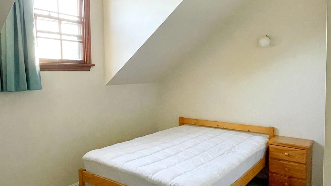 Room in a share house