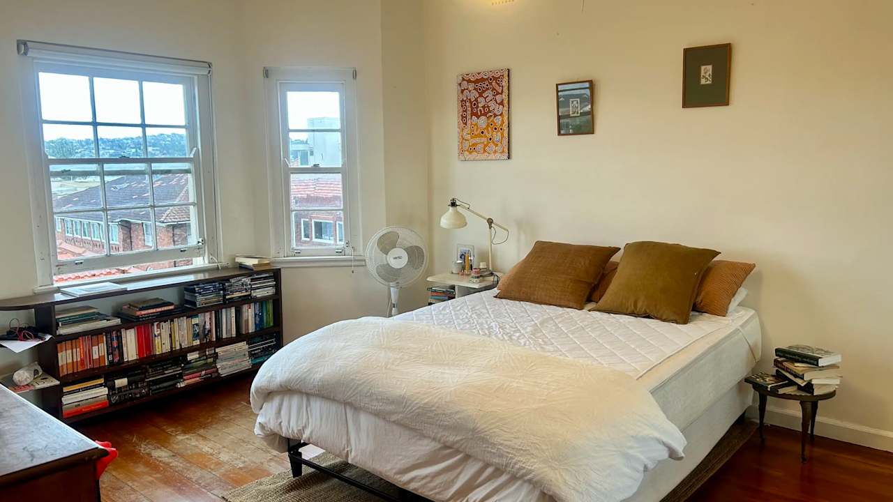 Unfurnished room in a flatshare