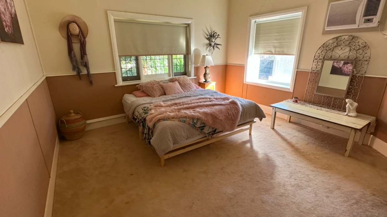 Room in a share house