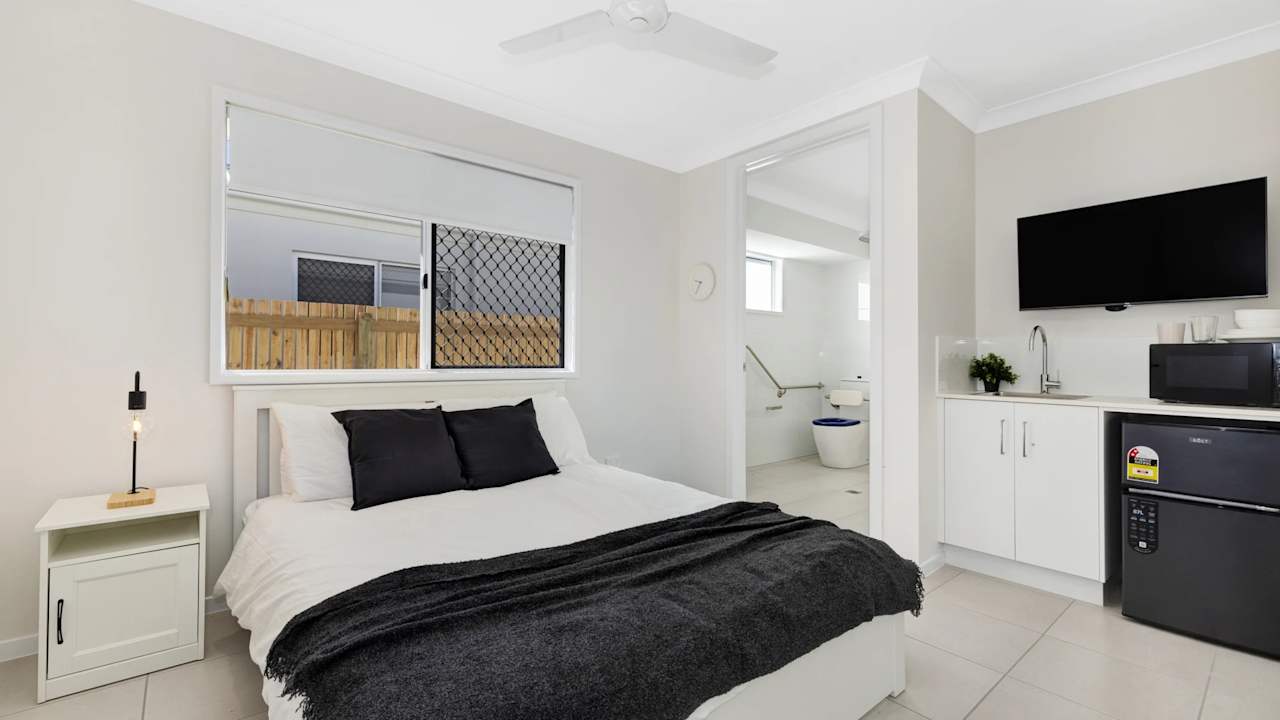Furnished room with own bathroom