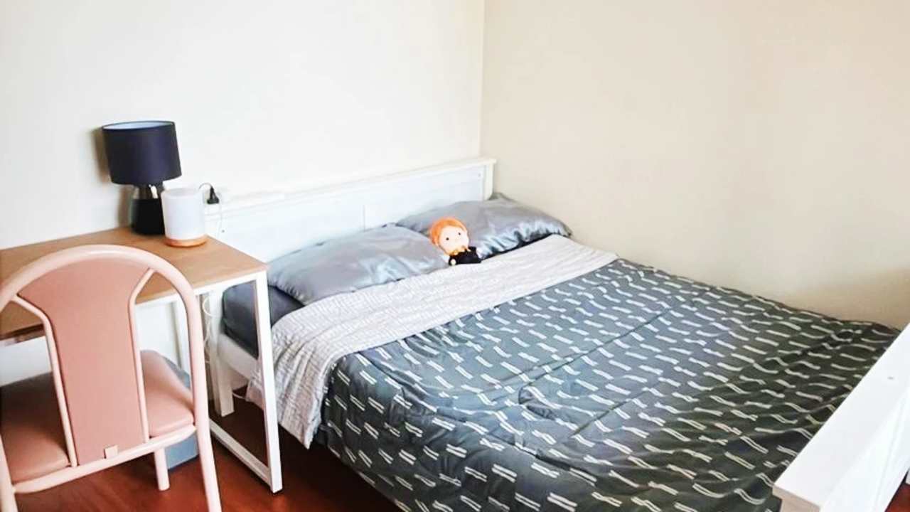 Furnished room in a share house