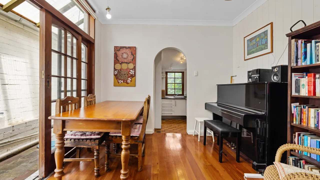 Room in a share house