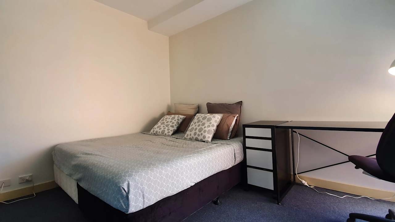 Furnished room in a flatshare