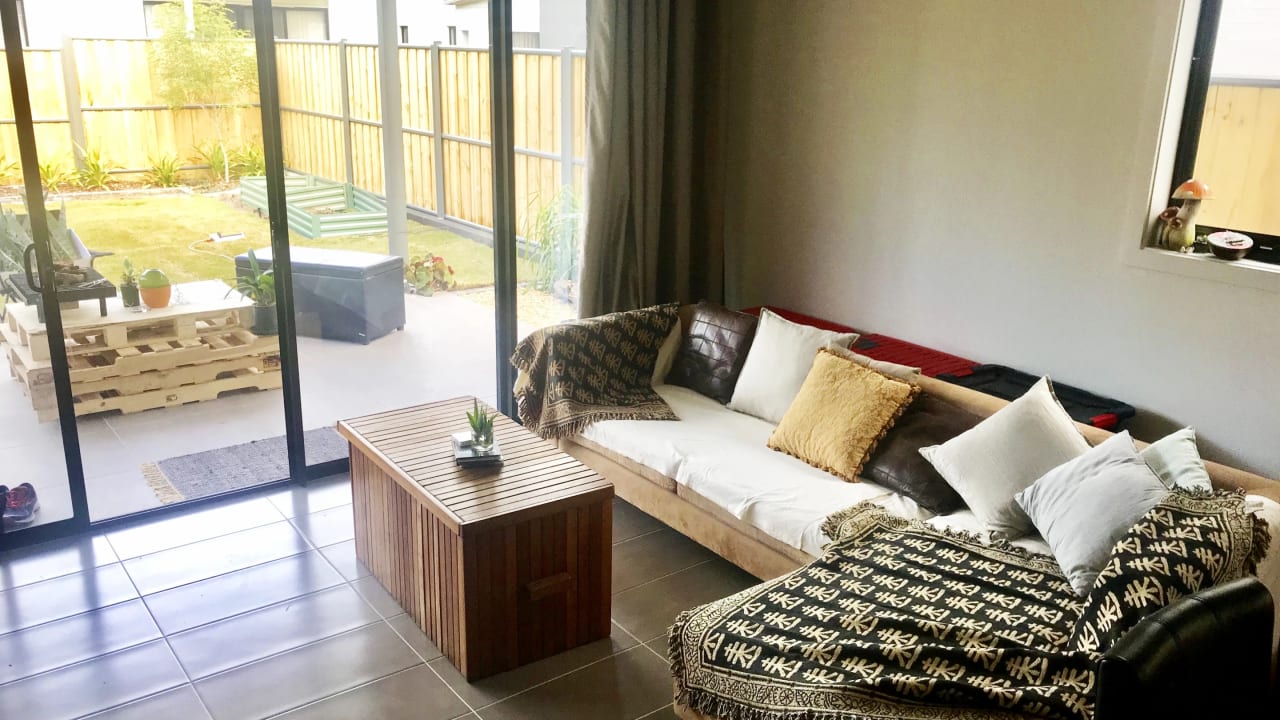 Furnished room in a flatshare