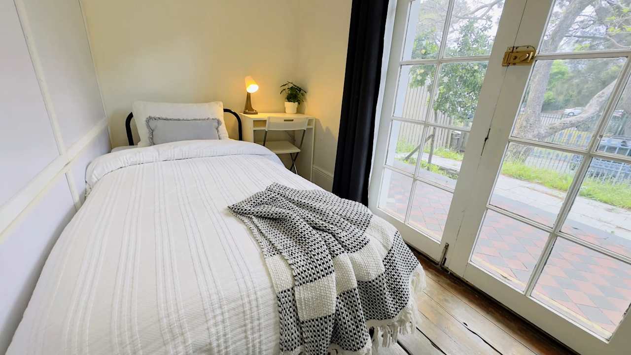 Furnished room in a share house