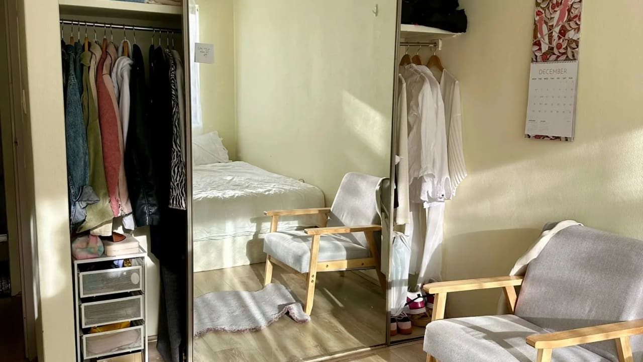 Furnished room in a flatshare