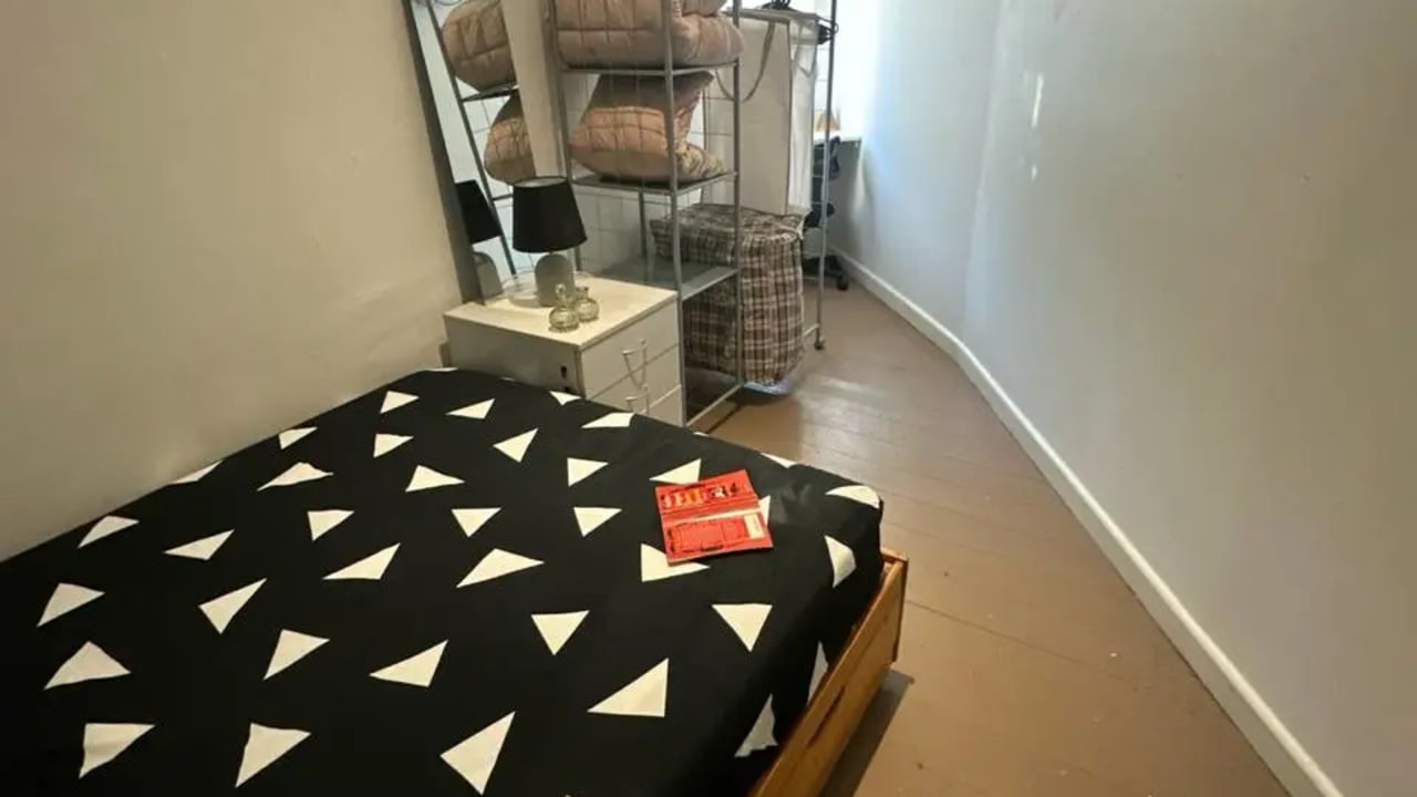 Furnished room in a share house