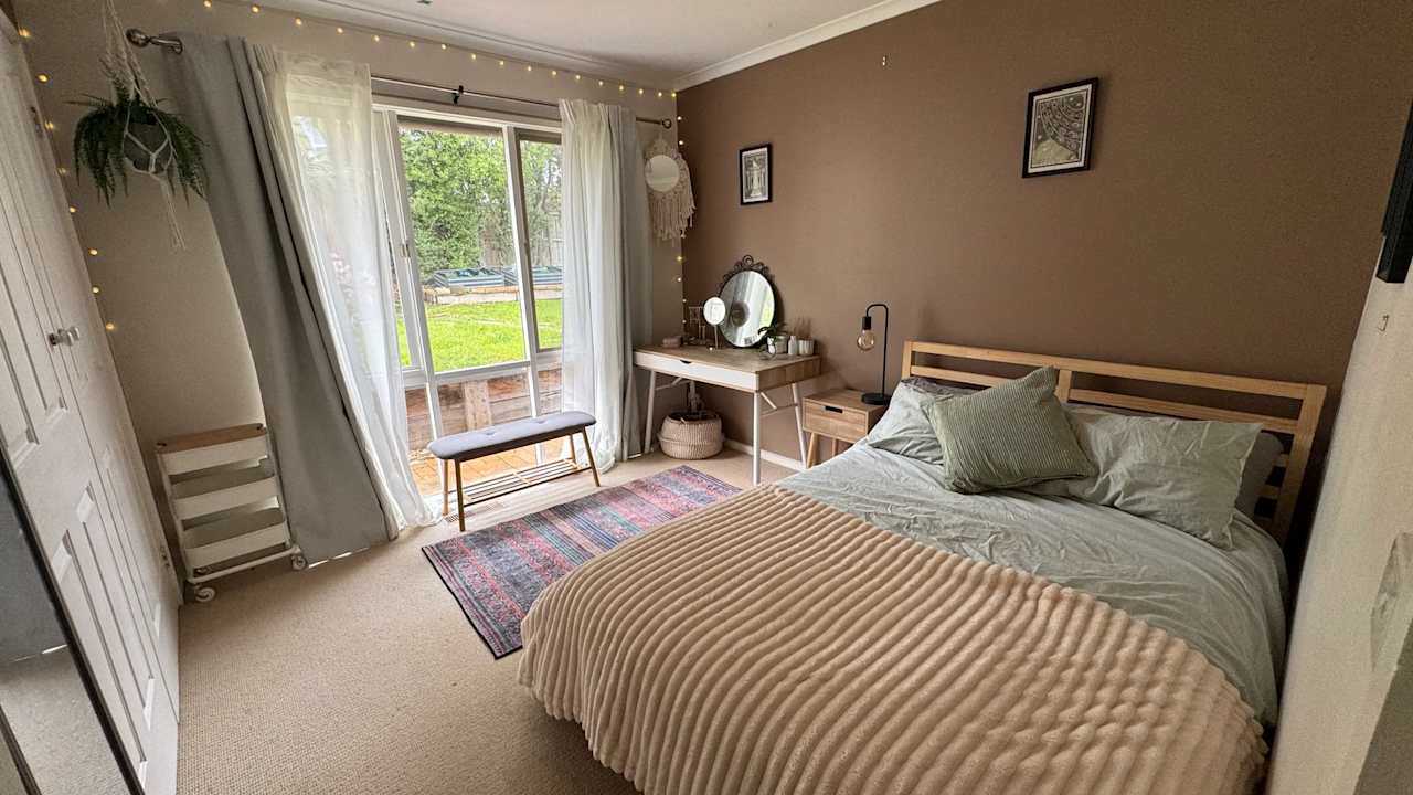 Unfurnished room in a share house