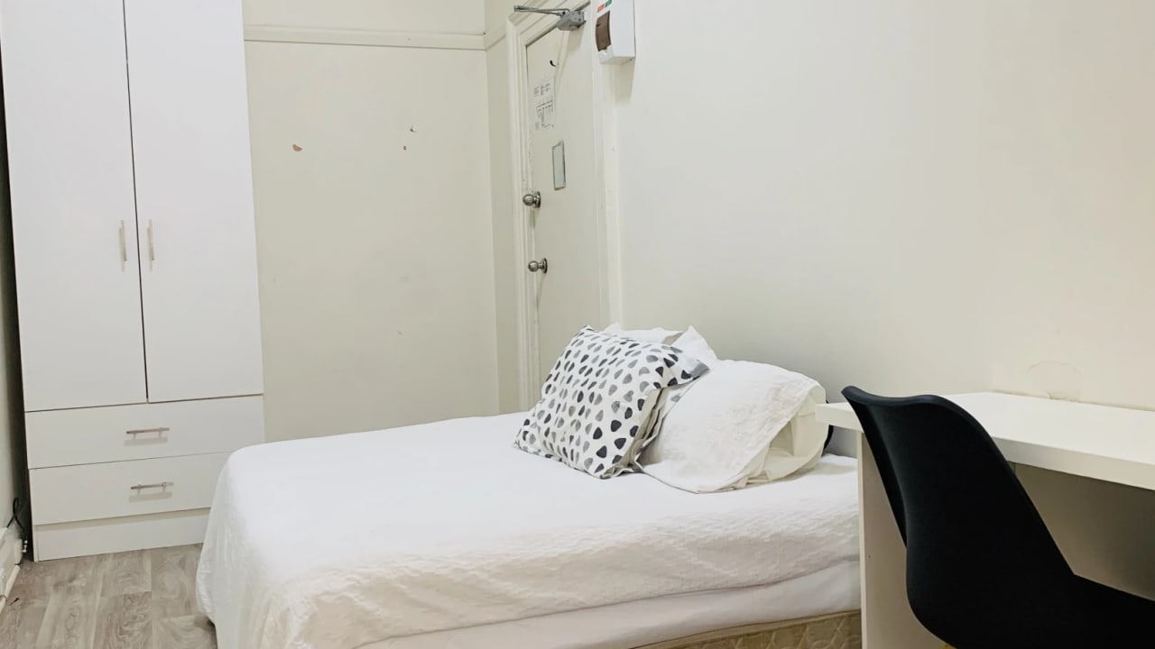 Furnished room in a flatshare
