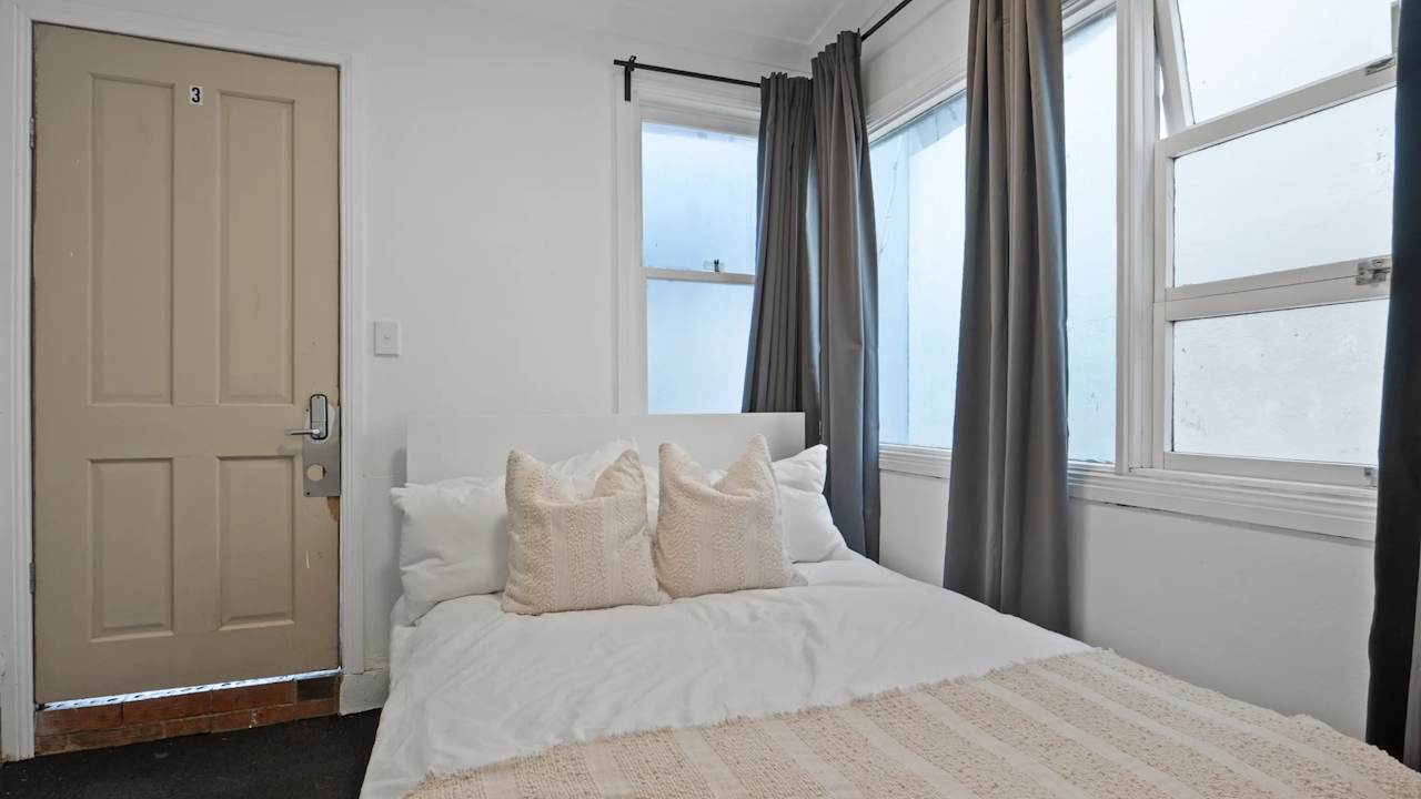 Furnished room in a share house