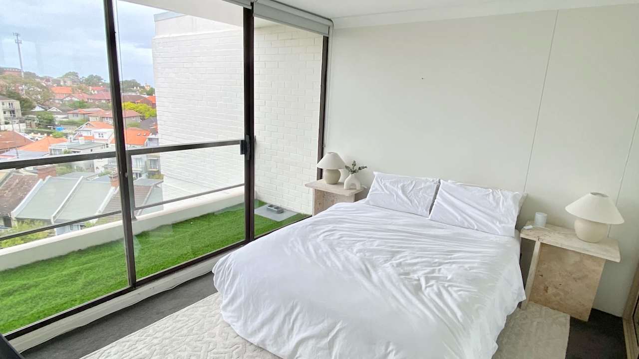 Furnished room in a flatshare