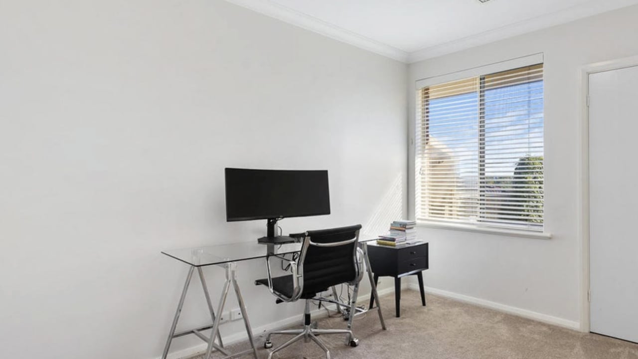 Unfurnished room in a share house