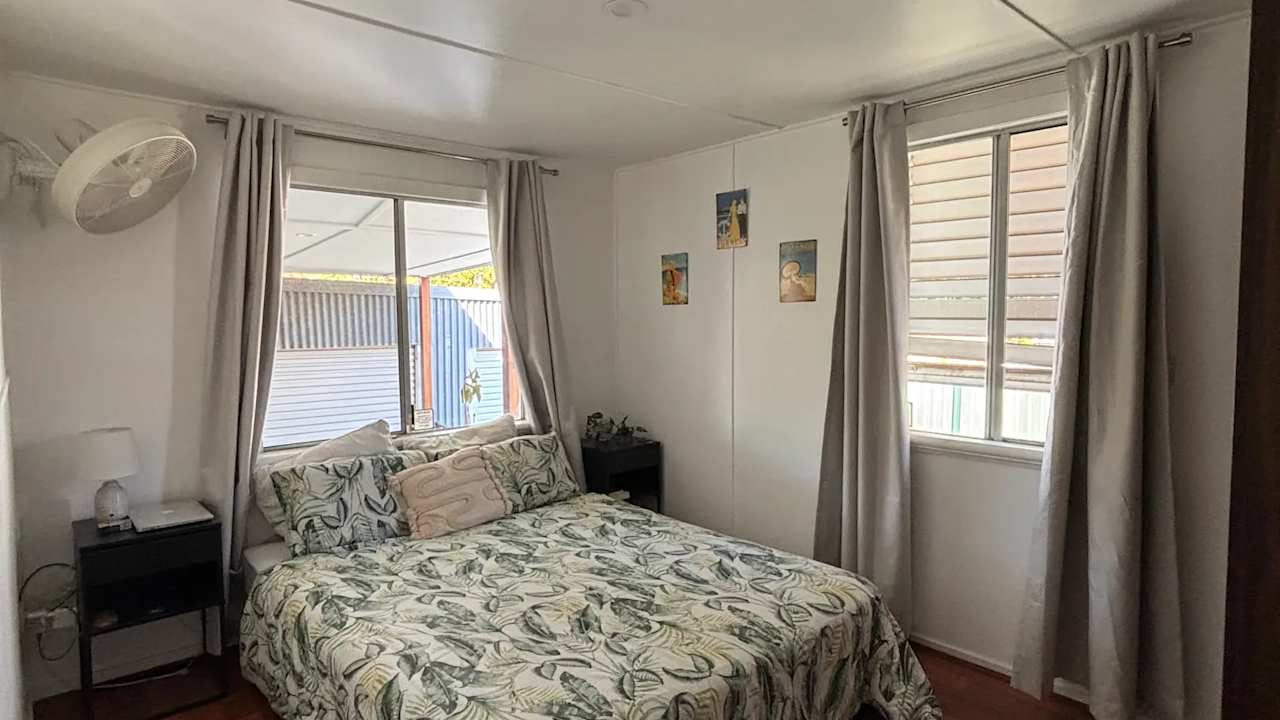 Furnished room in a share house