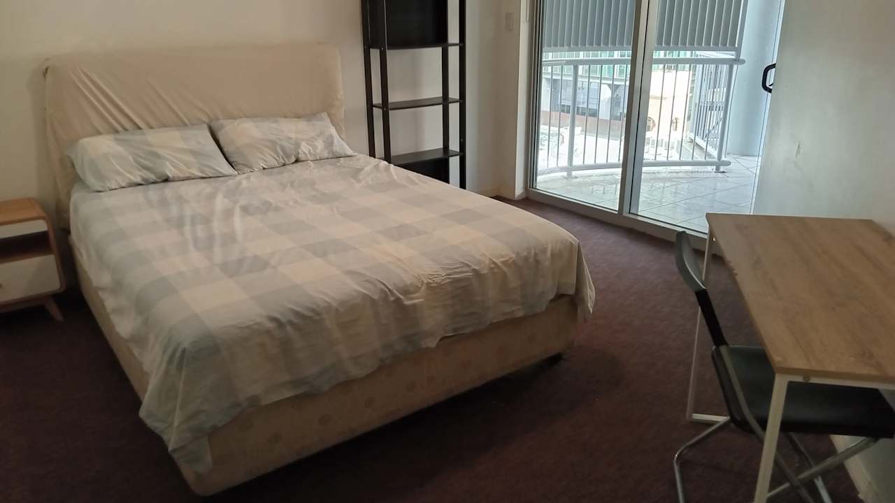 Furnished room with ensuite in a flatshare