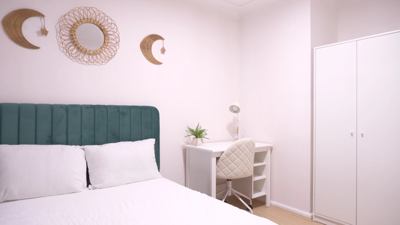 Furnished room in a share house