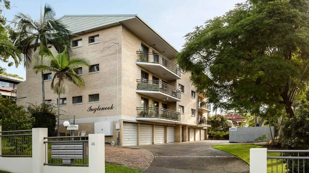 Furnished room with ensuite in a flatshare