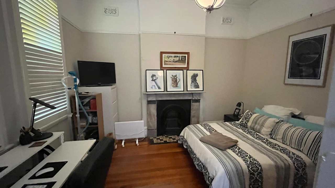 Unfurnished room in a flatshare