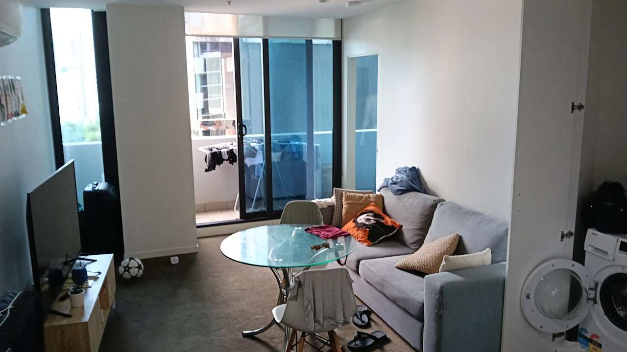 Furnished room in a flatshare