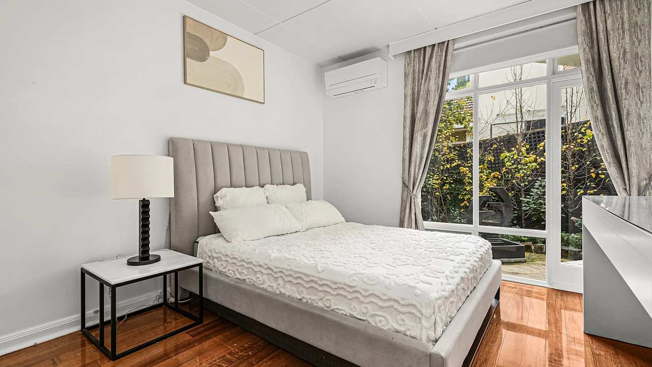 Furnished room in a flatshare