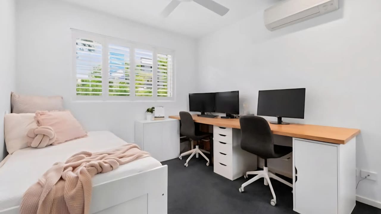 Furnished room with own bathroom