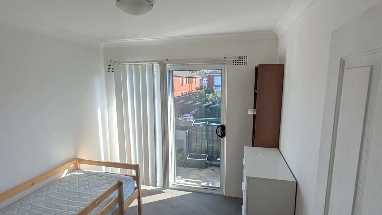 Furnished room in a flatshare