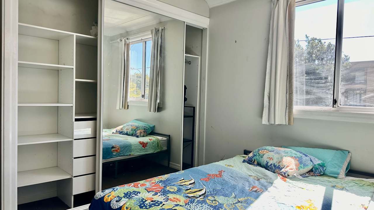 Room in a share house
