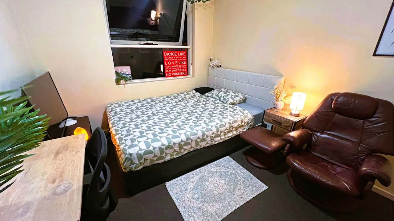 Furnished room in a share house