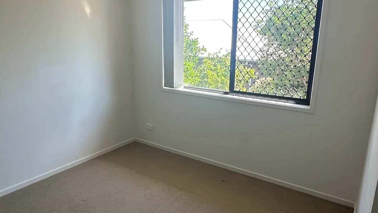 Unfurnished room with own bathroom