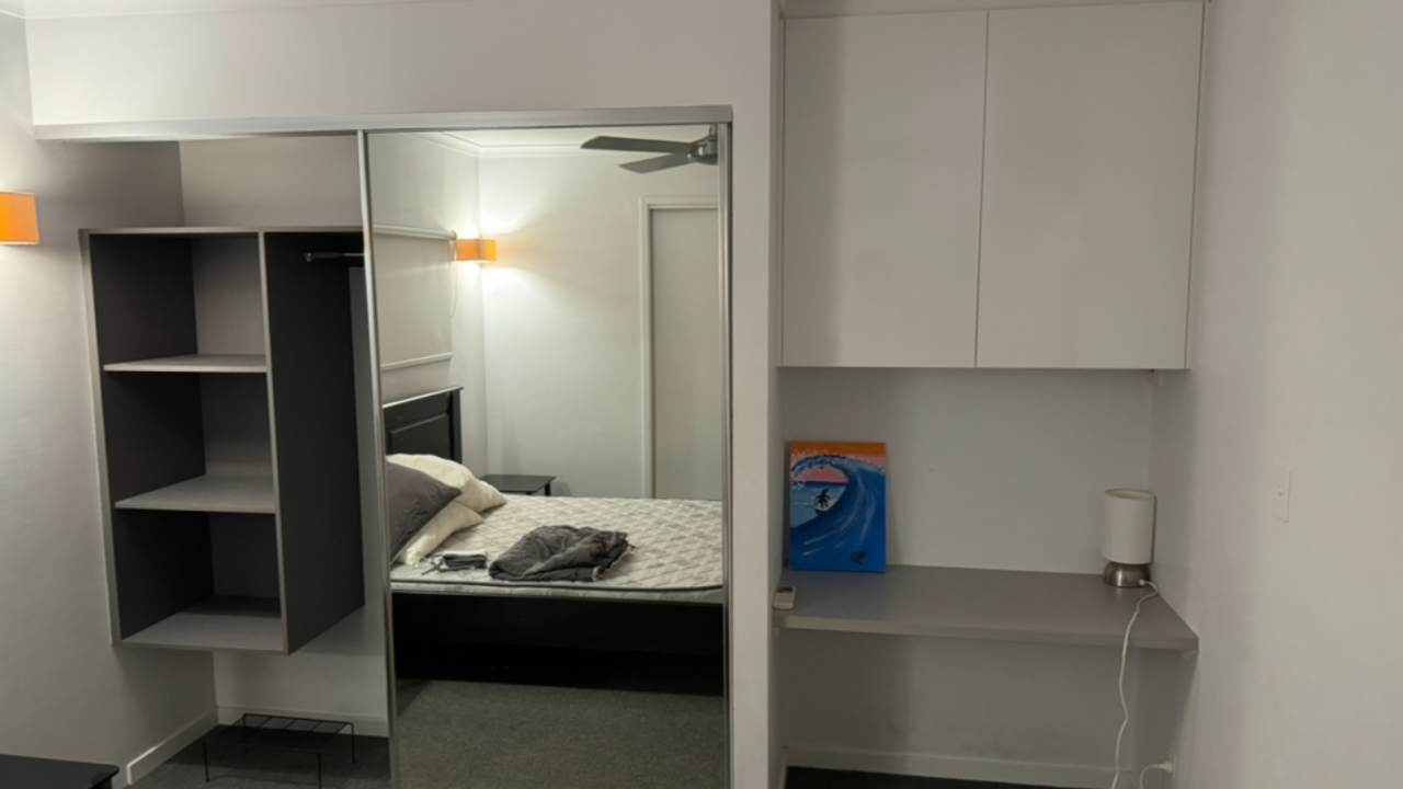 Furnished room with ensuite in a flatshare