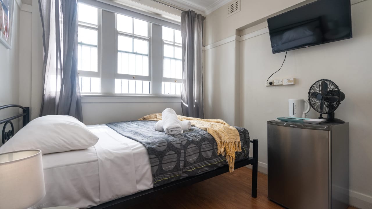 Furnished room in a flatshare